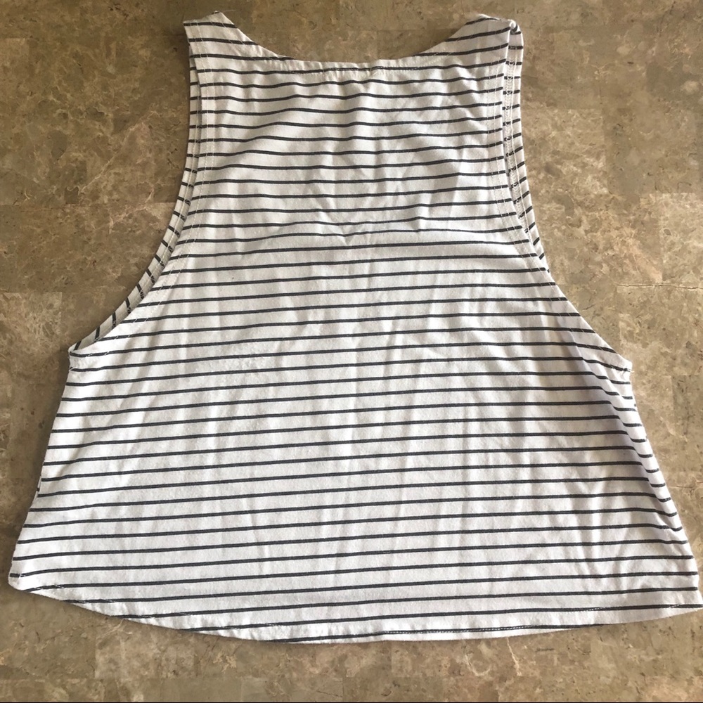 Cropped Tank - Picture 2 of 5